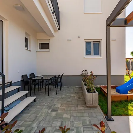 Lovely Apartment In Zadar Zadar