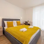Апартаменти Lovely Apartment In Zadar *