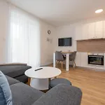 Lovely Apartment In Zadar * Задар